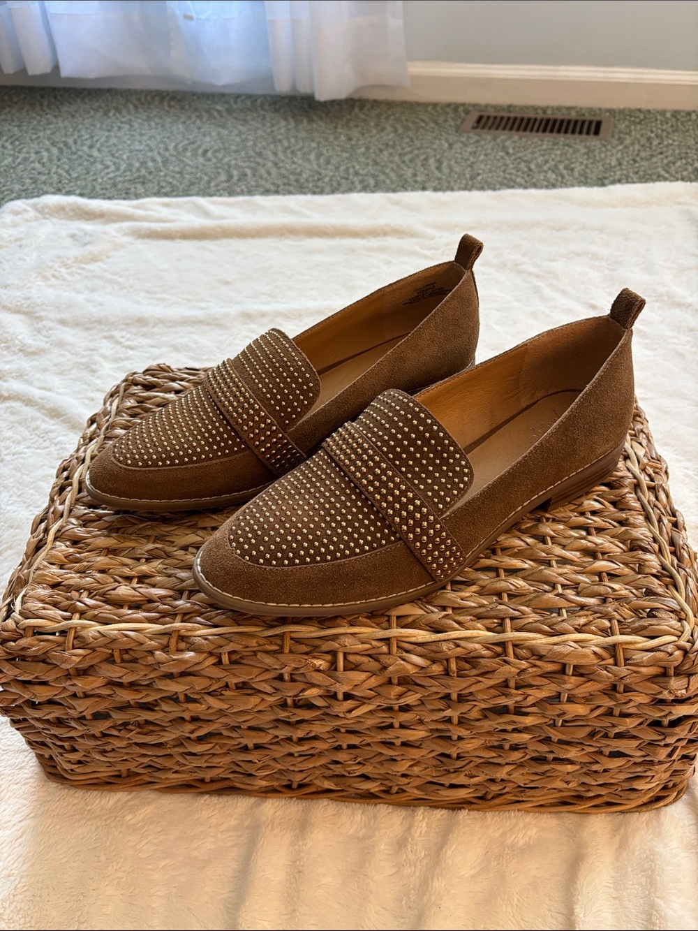 NWOB Crown Vintage loafers . Size 10.
